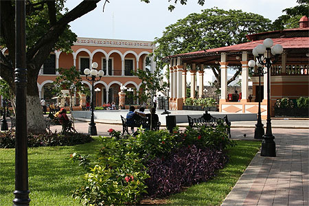 Le zòcalo de la vieille ville de Campeche Le zòcalo de la vieille ville de Campeche