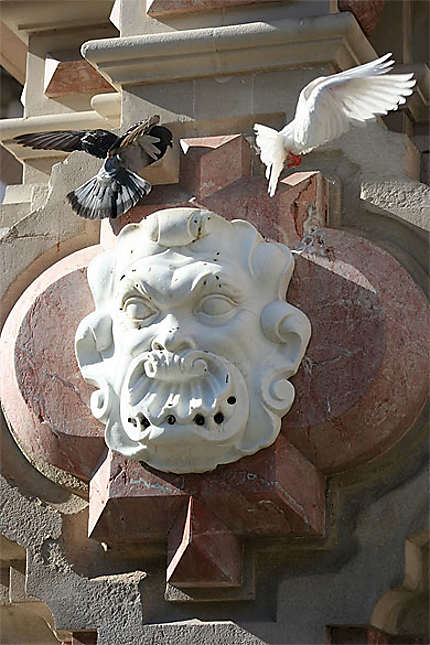 Sevilla - Plaza Virgen de los Ryes - Détail fontaine