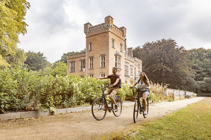 Des châteaux au vert hors du centre historique de Bruges