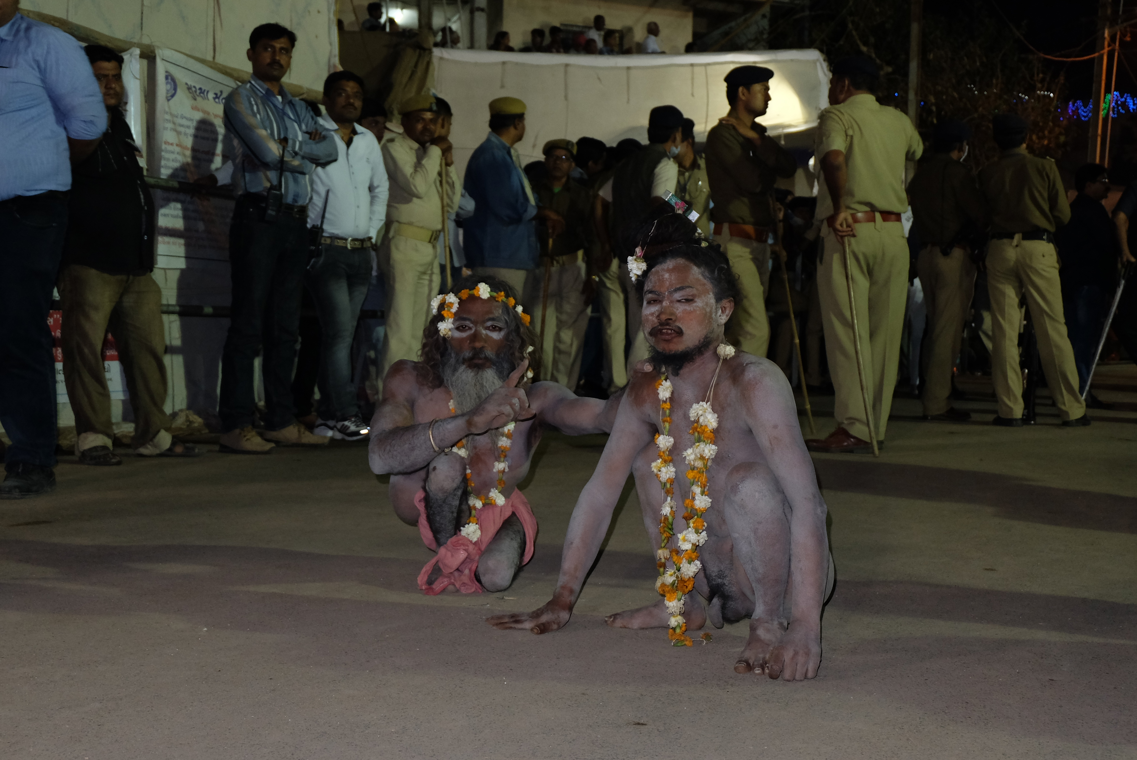 Nagas lors de Shivaratri au pied de Girnar Hill Nagas lors de Shivaratri au pied de Girnar Hill