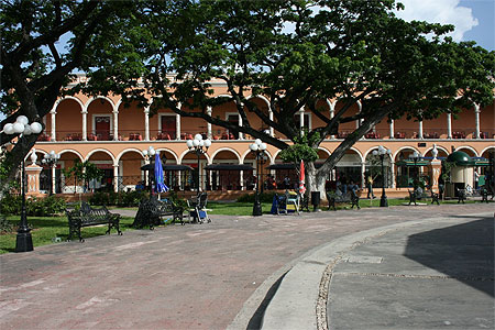 Le zòcalo de la vieille ville de Campeche Le zòcalo de la vieille ville de Campeche