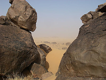 Entre rocs et vent de sable