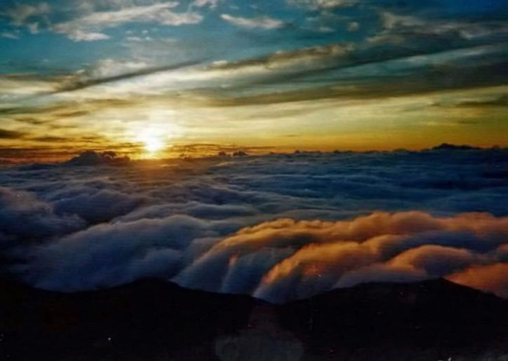 Levé de soleil sur le Piton des neiges