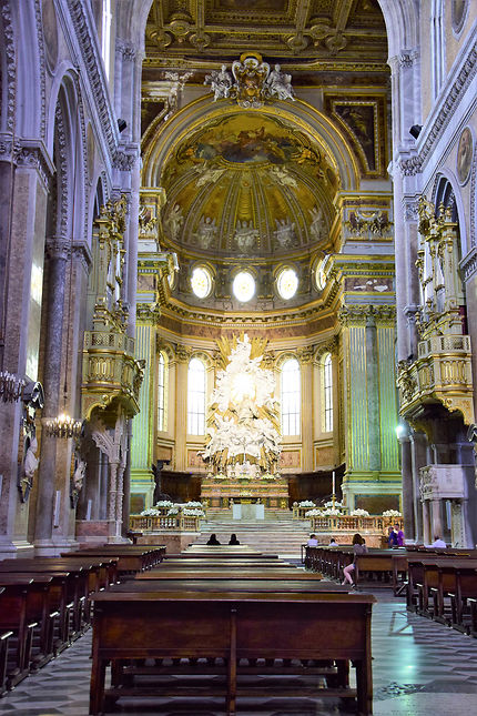 L'intérieur du Duomo à Naples