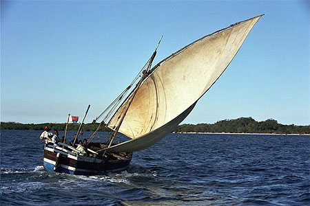 Boutre sous voile Boutre sous voile