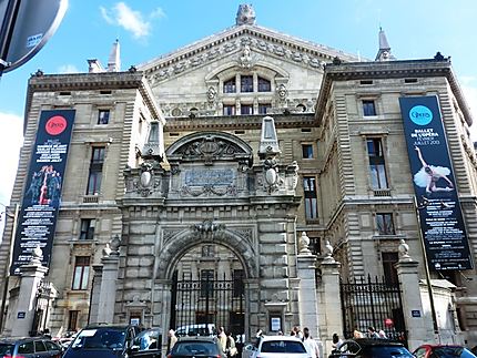 façade arrière de l' Opéra Garnier