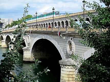Le pont de Bercy coté rive gauche