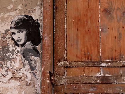 Street art, collage anonyme à Paris