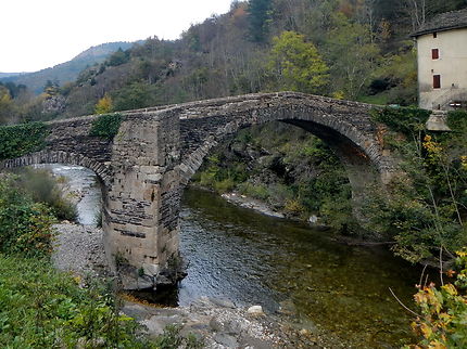 Le pont de la barre sur le Tarnon