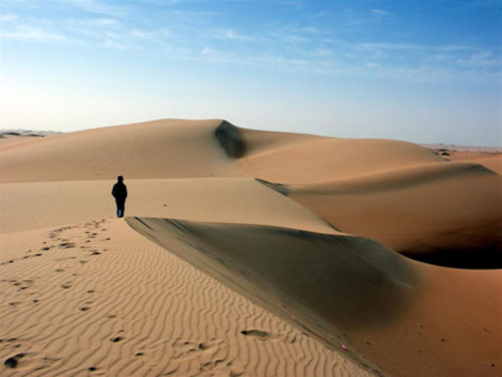 Seul face à l'immensité de l'erg Ouarane