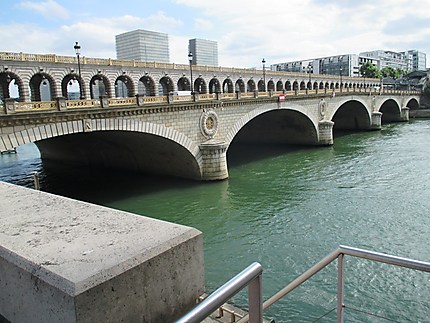Le pont de Bercy coté rive droite