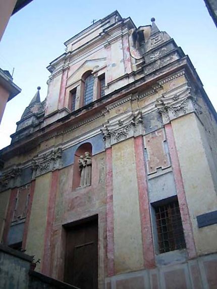 Façade de l'église peinte