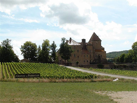 Château de Pierreclos Château de Pierreclos