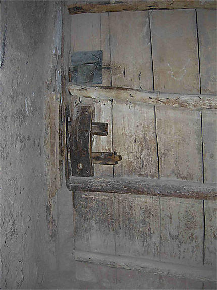 Serrure en bois d'une porte d'une vieille kasbah
