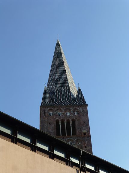 Beau clocher à Gênes