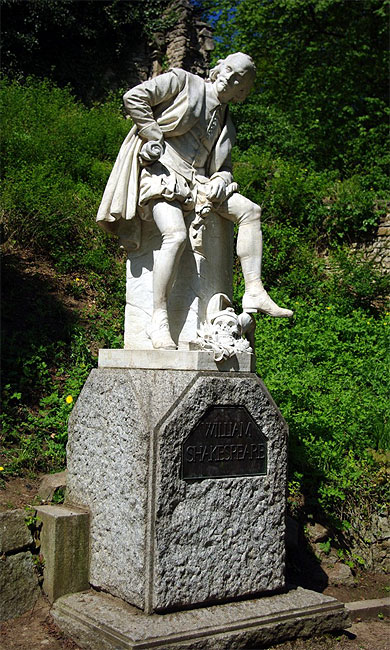 La statue de Shakespeare dans le parc de l'Ilm La statue de Shakespeare dans le parc de l'Ilm