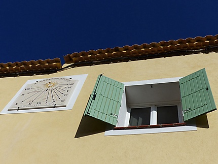 Cadran solaire au village d'Auriol