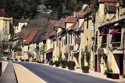 Rue principale à La Roque-Gageac