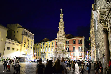 La nuit sur la Piazza del Gesu Nuovo