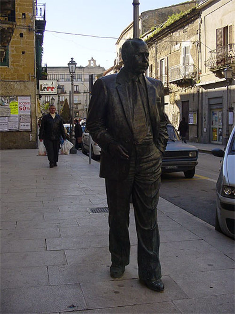 Statue de l'écrivain Leonardo Sciascia