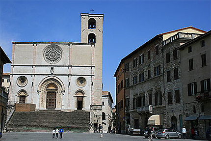 La cathédrale de Todi
