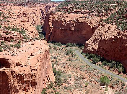 La "Burr Trail Road" en contrebas