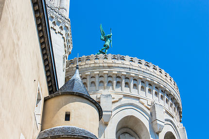 Statue de l'archange Saint-Michel