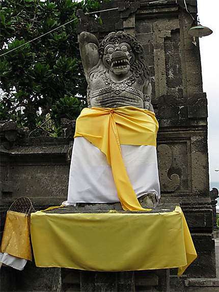 Statue près de Pura Tanah Lot
