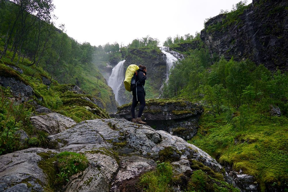 Sous les cascades 