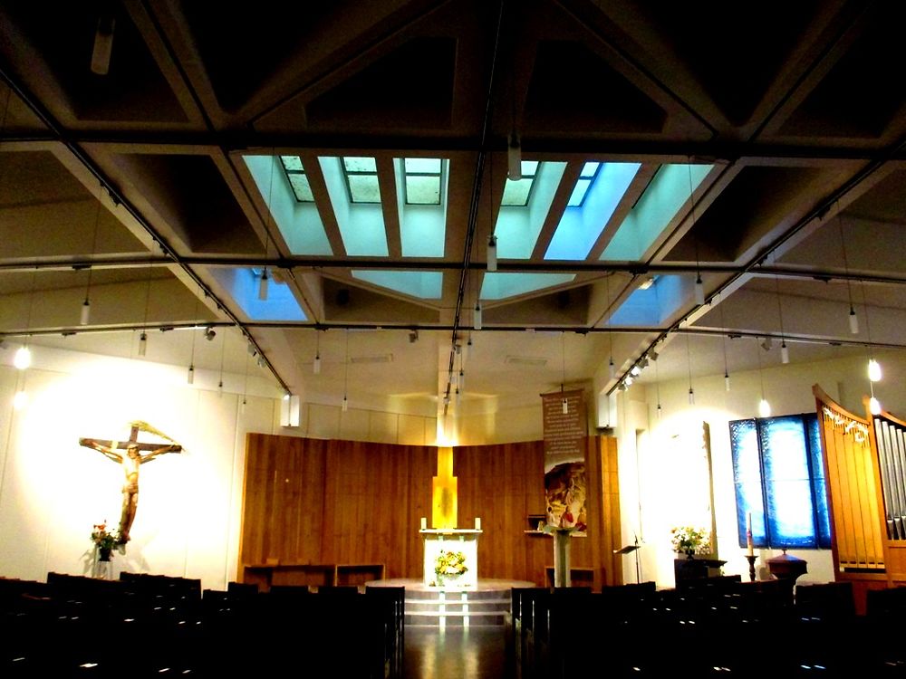 La nef de l'Église Notre-Dame-de-Lourdes