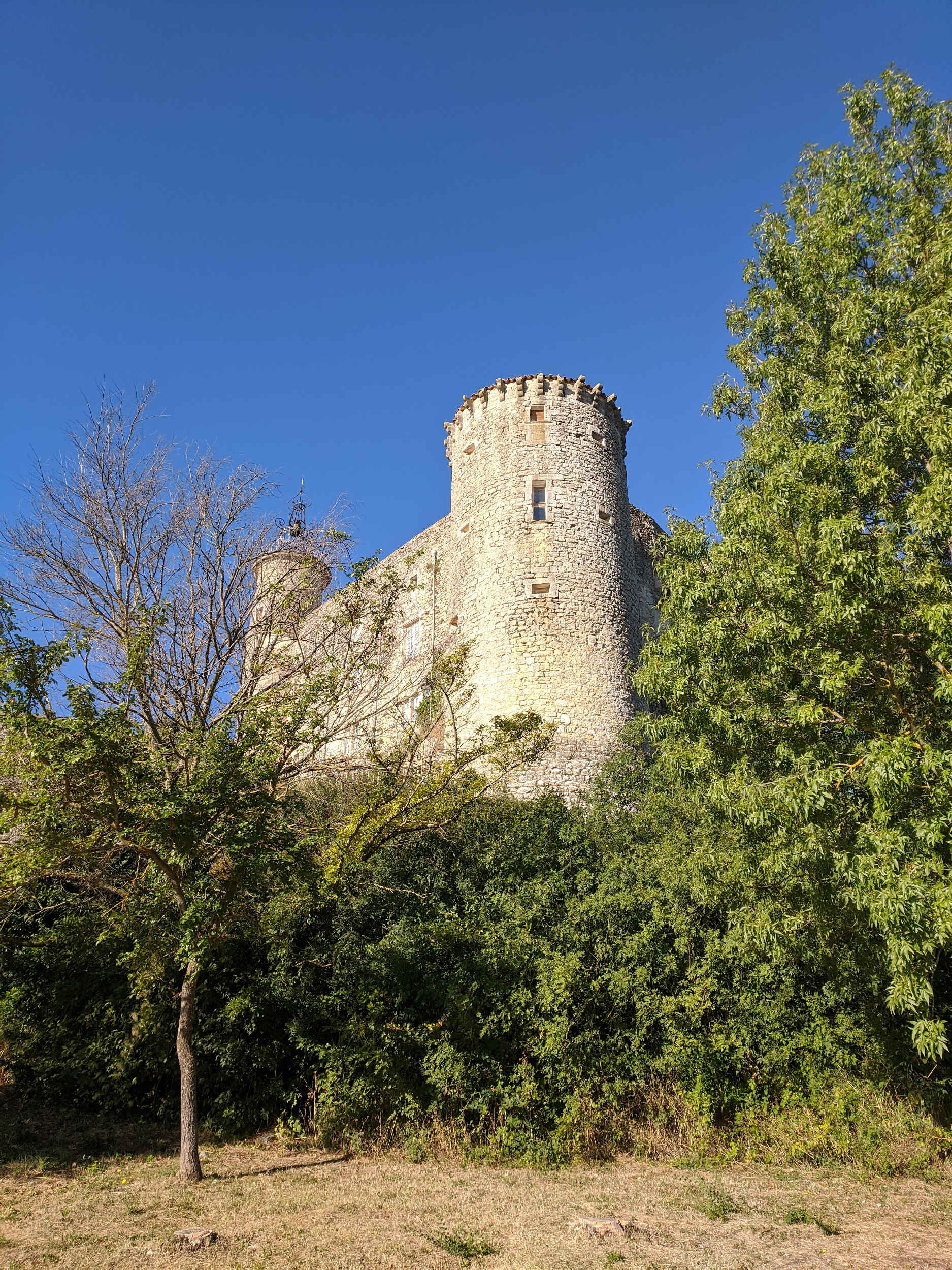 Château de Lussan Château de Lussan