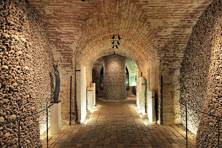 Catacombes et ossuaires : Paris, Brno, Kutna Hora, Evora, Hallstatt