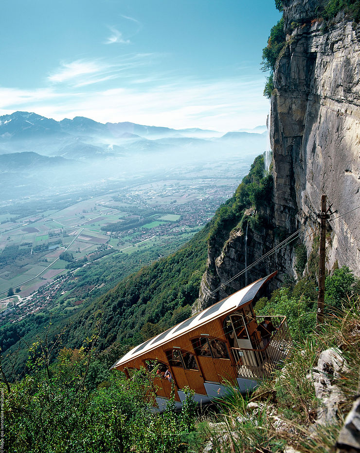 Isère - Un funiculaire spectaculaire pour le massif de la Chartreuse