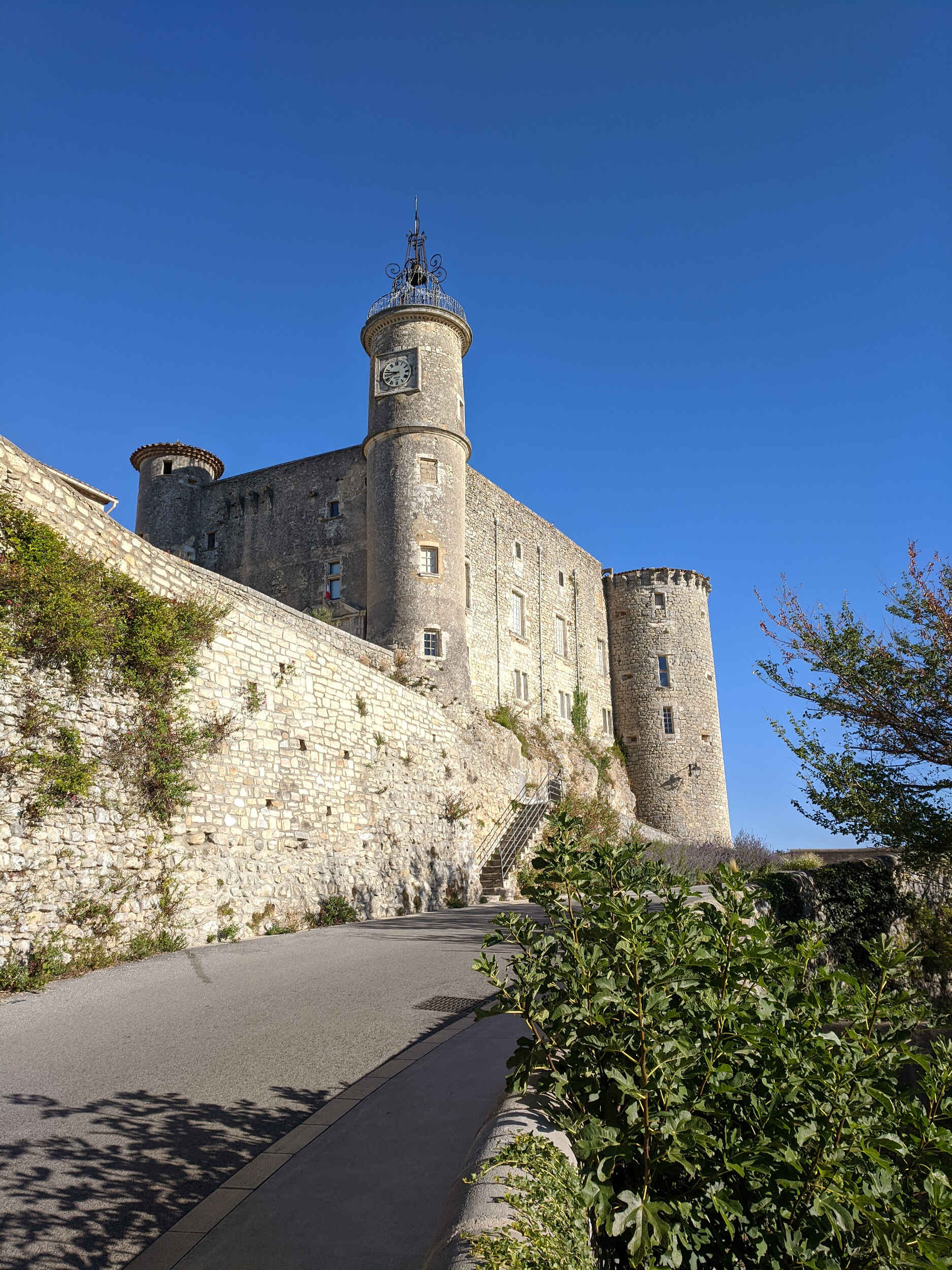 Superbe mairie de Lussan Superbe mairie de Lussan