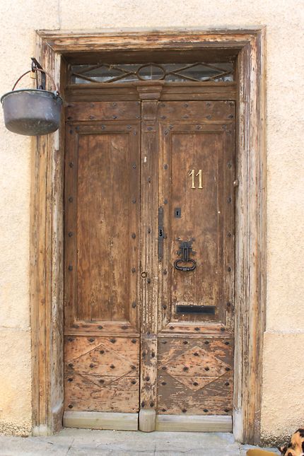 Une porte de maison à Durfort