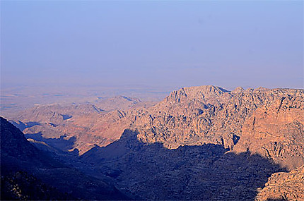Soleil levant sur le Wadi Dana