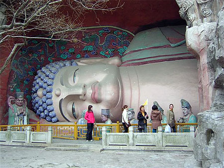 Chut, les filles, Bouddha dort... Chut, les filles, Bouddha dort...