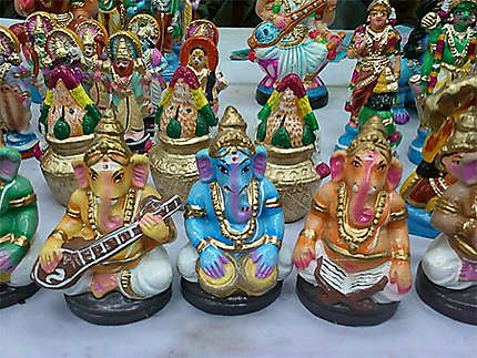 Ganesh jouant des instruments