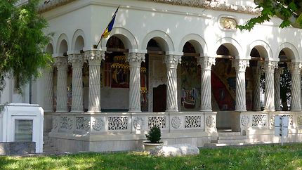 Eglise Saint-Georges à Bucarest, extérieur