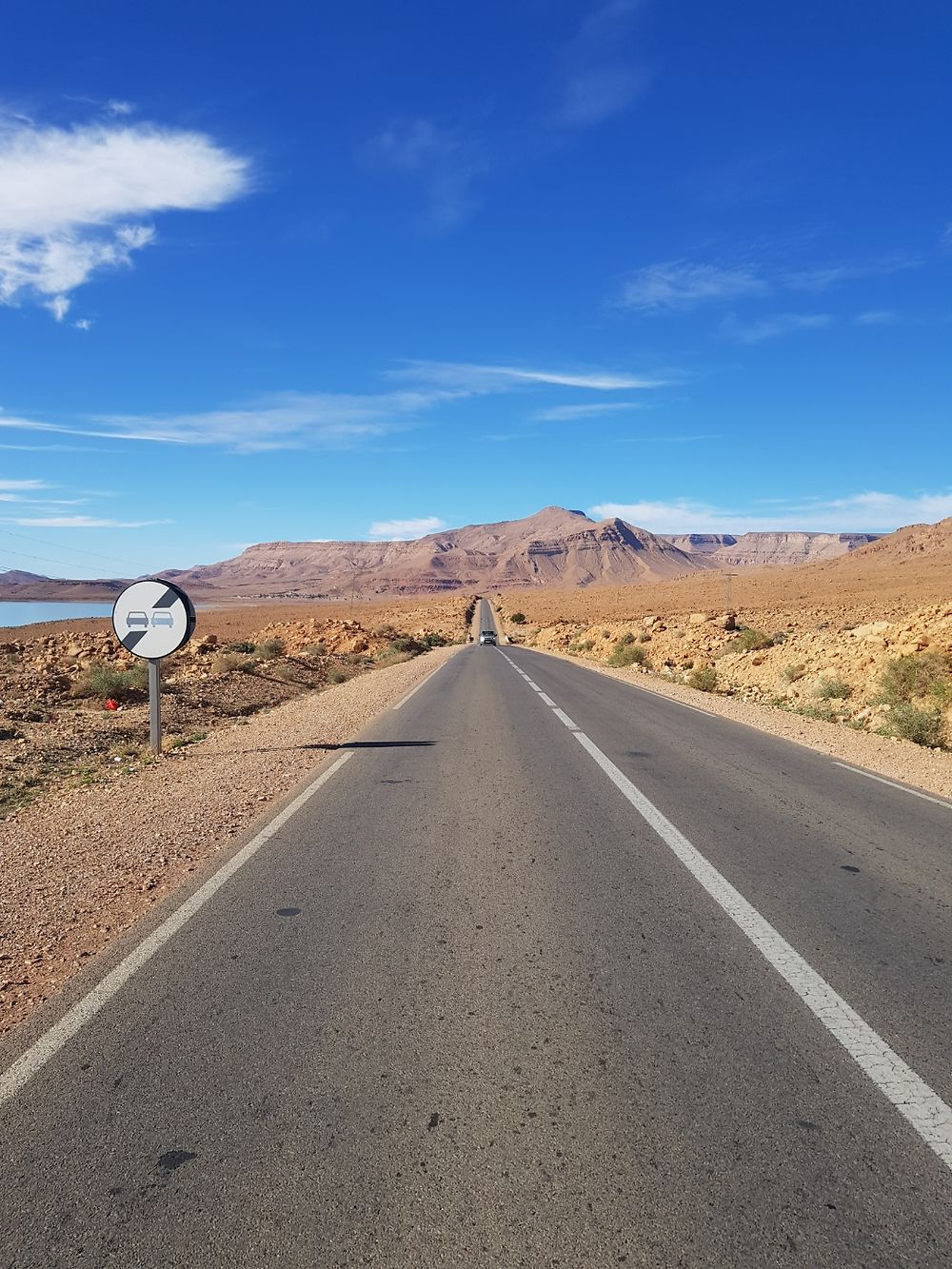 Route près du barrage Al-Hassan Addakhil