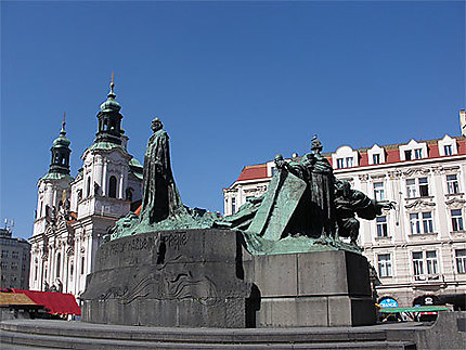 Statue de Jena Hus (Place de la vieille ville)