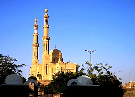 La grande mosquée d'Assouan (1979)