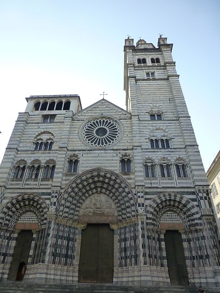 Façade bicolore, église à Gênes