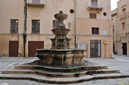 Fontaine - Piazza Del Carmine
