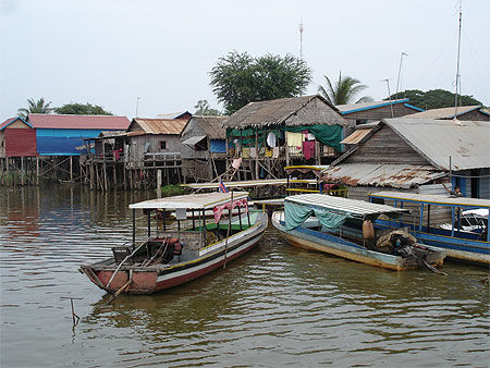 Village sur le lac Tonlé Sap