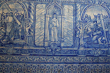 Azulejos dans la chapelle des ossements