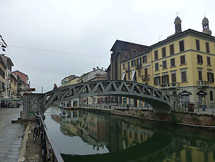 Pont sur le canal