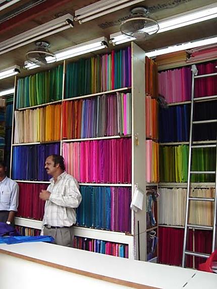 Vendeurs de soie multicolore