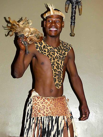 Guerrier zoulou à Zulu Nyala