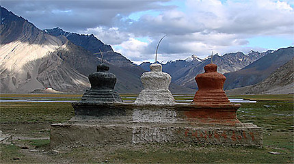 Stupas tricolores